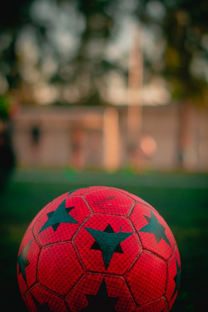 上场对阵公牛，浓眉开局8中2，随后在一次暂停时怒撕球衣….